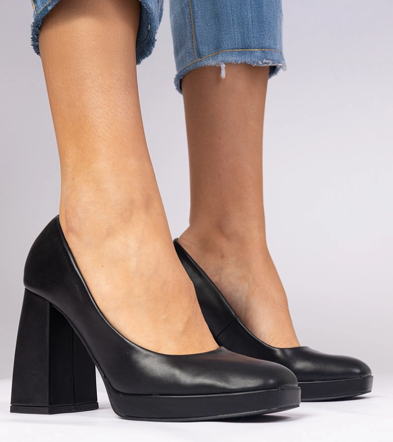 Hers Czarne eleganckie czółenka na masywnym słupku