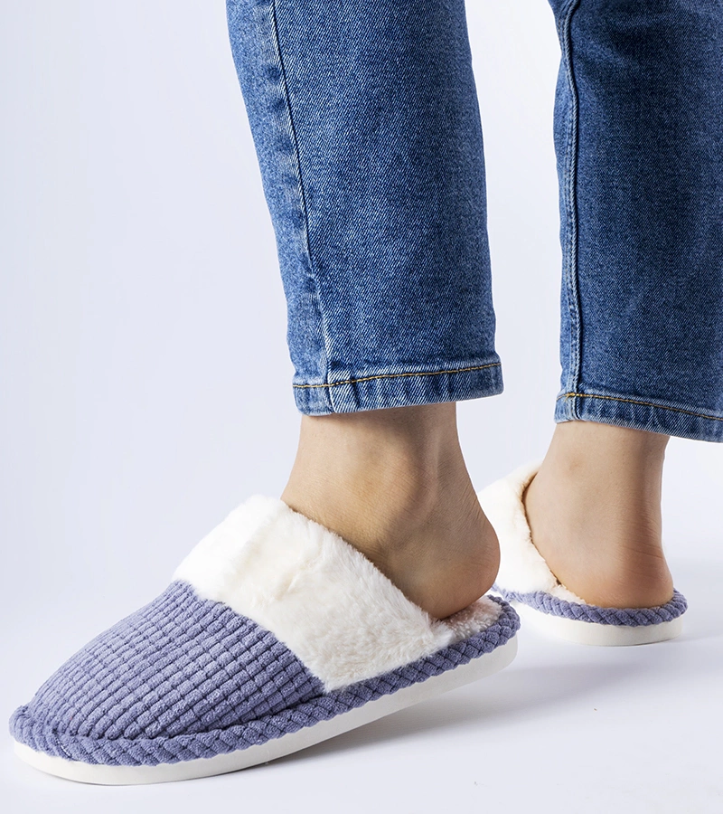 Niebieskie ciepłe kapcie