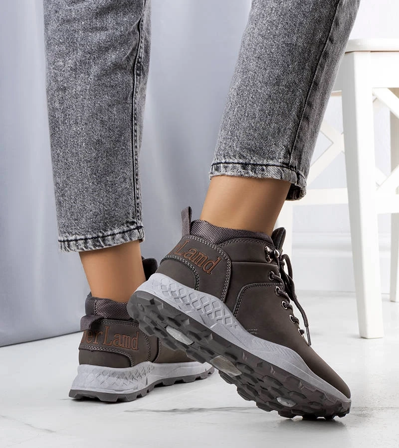 Szare ocieplane traperki