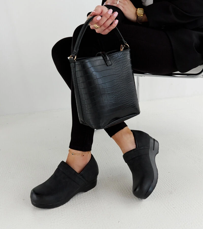 Czarne półbuty na platformie