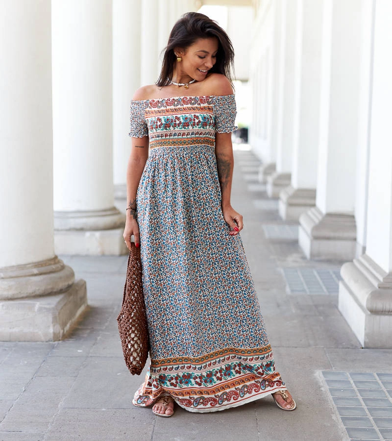 Biała sukienka maxi z marszczeniem