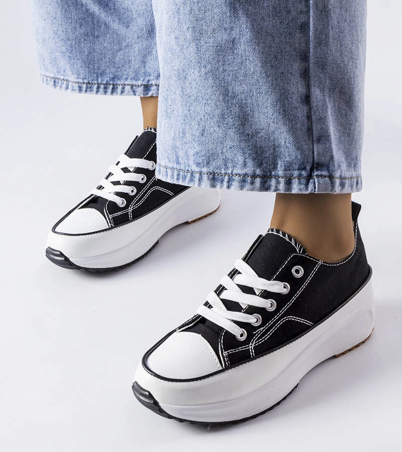 Czarne sportowe trampki na platformie