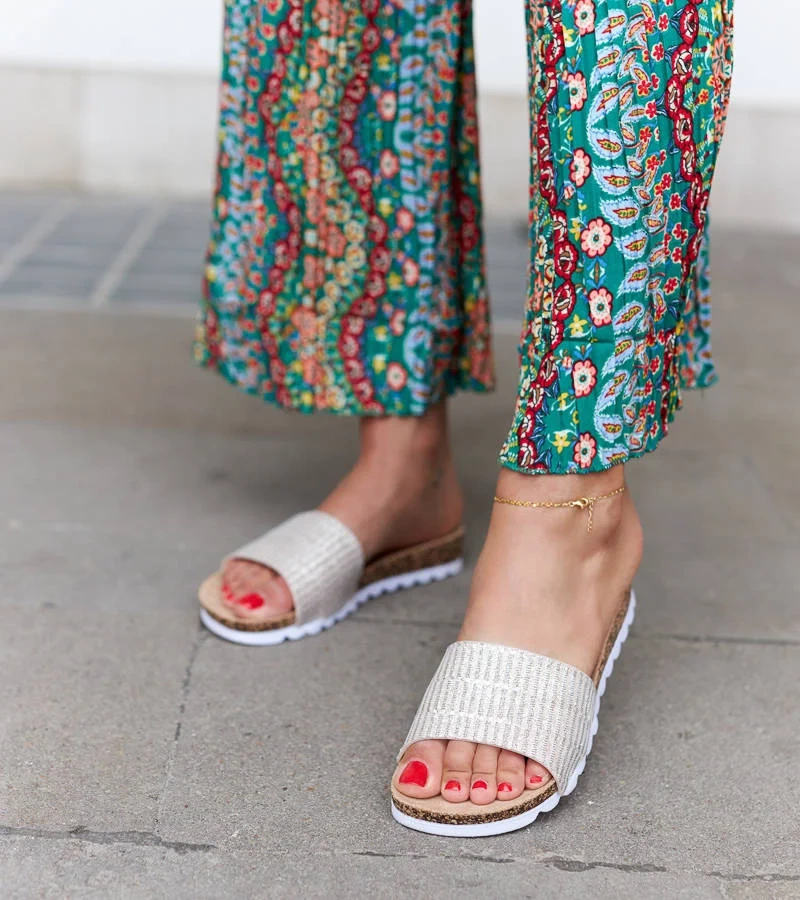 Złote błyszczące klapki