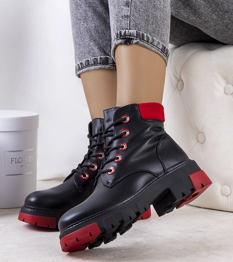 Czarne botki na traktorowej podeszwie