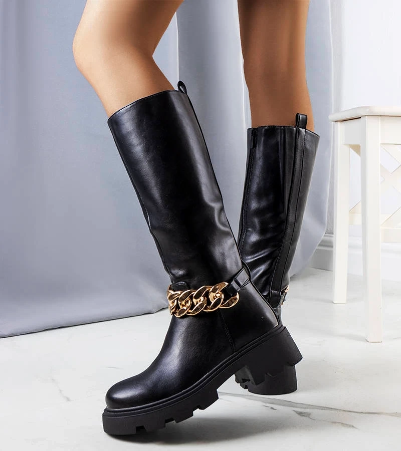 Czarne ocieplane kozaki z łańcuchem