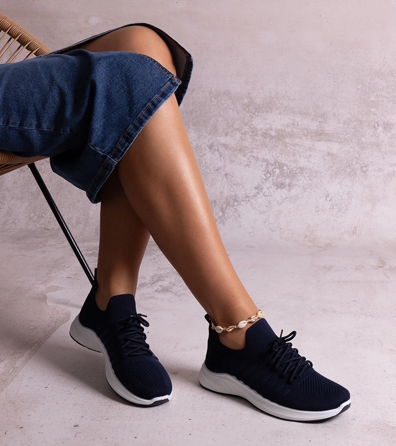 Granatowe sneakersy sportowe