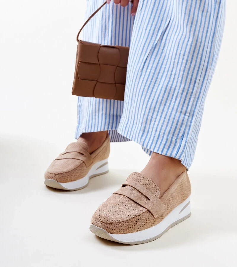 Brązowe perforowane półbuty