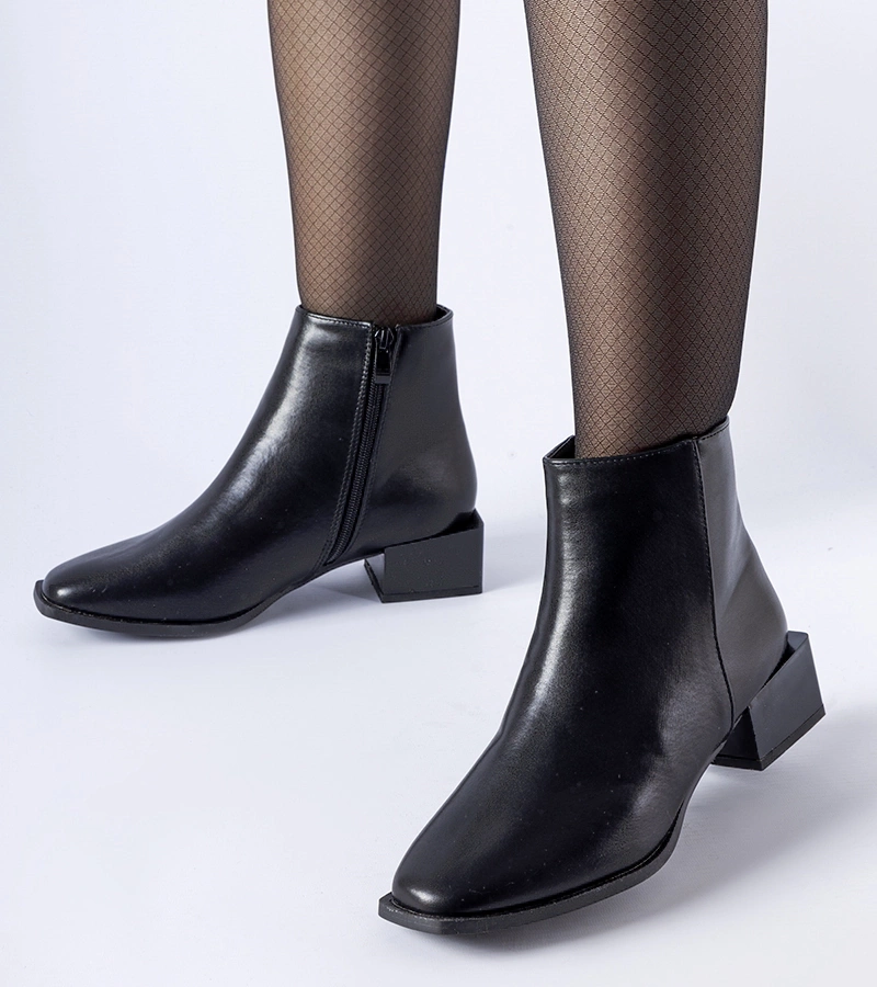 Czarne ocieplane botki na kwadratowym obcasie