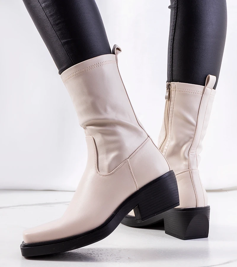 Beżowe botki z kwadratowym noskiem