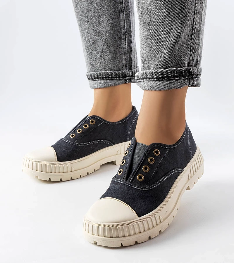 Czarne trampki na masywnej podeszwie