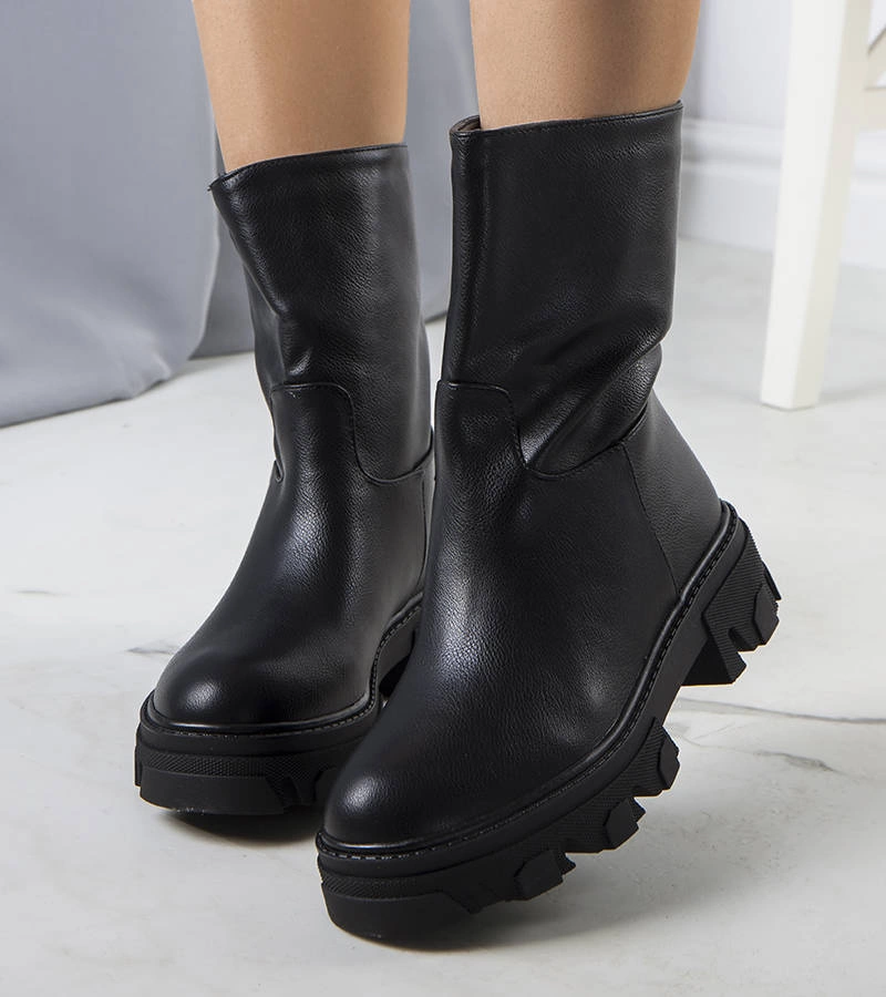 Czarne ocieplane botki damskie