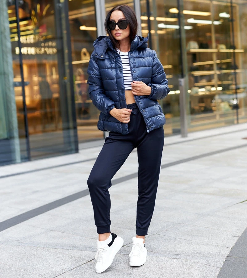 Granatowa połyskująca kurtka