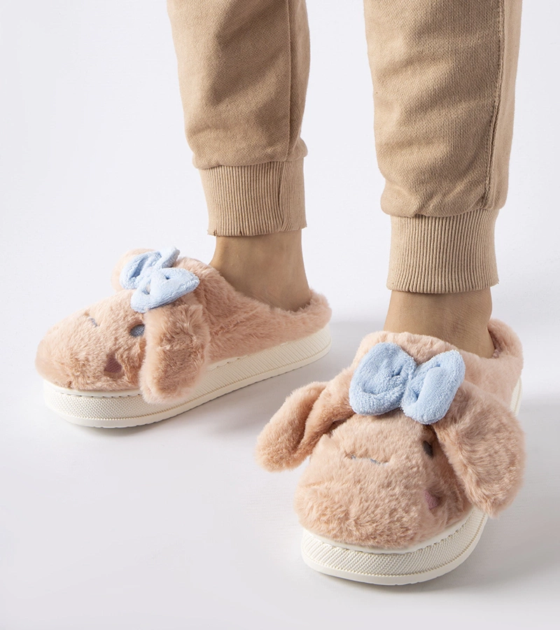 Różowe ciepłe kapcie z uszami i kokardą