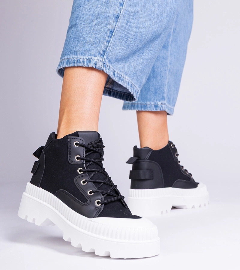 Czarne trampki za kostkę na platformie