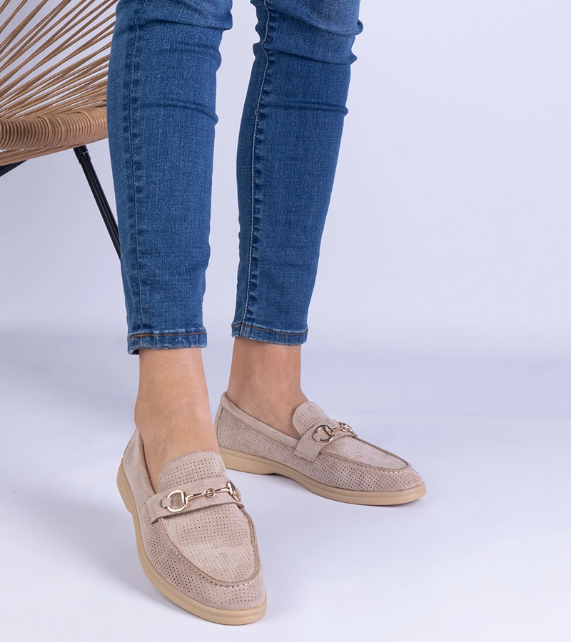 Hers mokasyny damskie brązowe ekozamszowe ażurowe ze złotą ozdobą