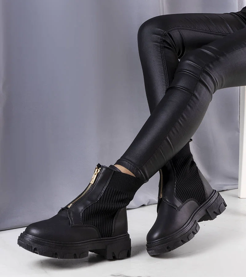 Czarne botki z materiałową cholewką