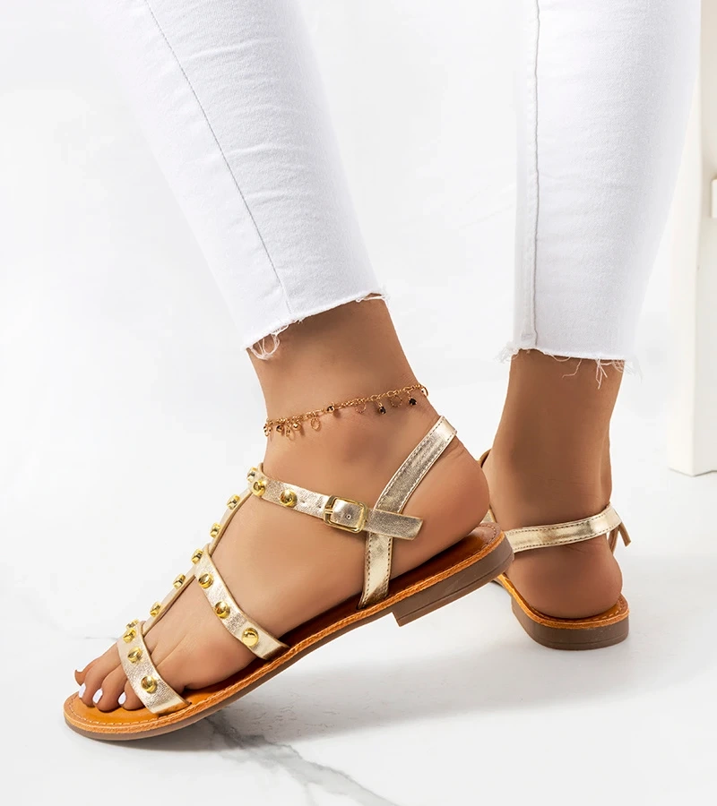 Metaliczne sandałki z ćwiekami