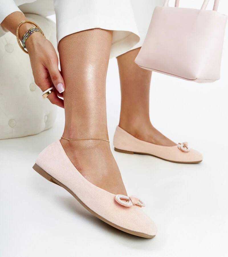 Jasnoróżowe balerinki zdobione kokardką z cyrkoniami