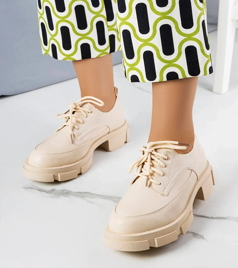 Beżowe półbuty wiązane na masywnej podeszwie