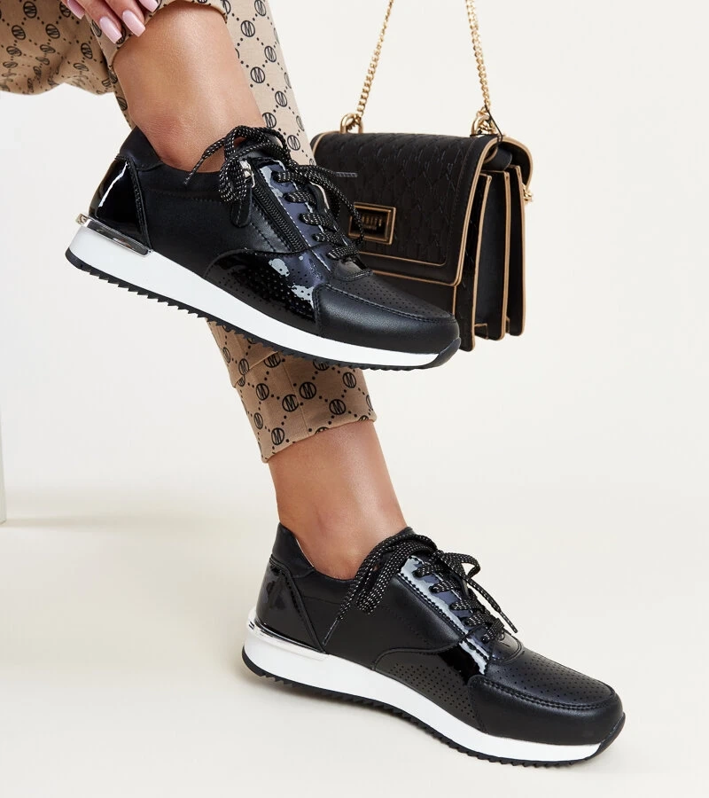 Czarne skórzane sneakersy z metalowa wstawką