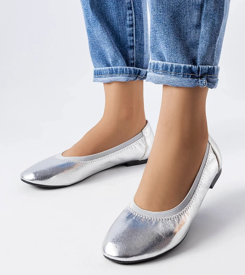 Szare balerinki metalicznym wykończeniem