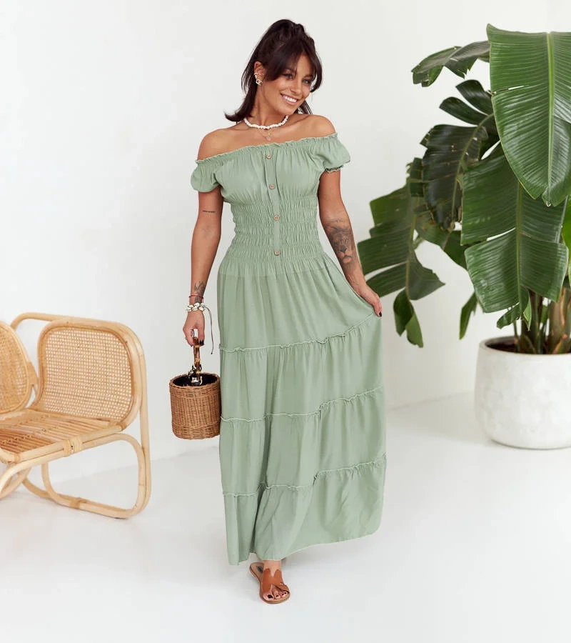 Czarna rozkloszowana sukienka na ramiączkach