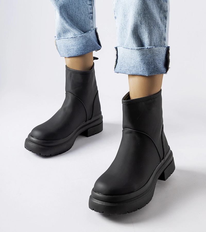 Czarne gumowe ocieplane botki