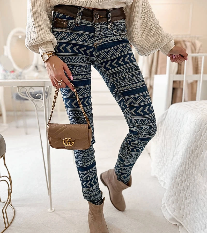 Niebieskie elastyczne spodnie prążkowane