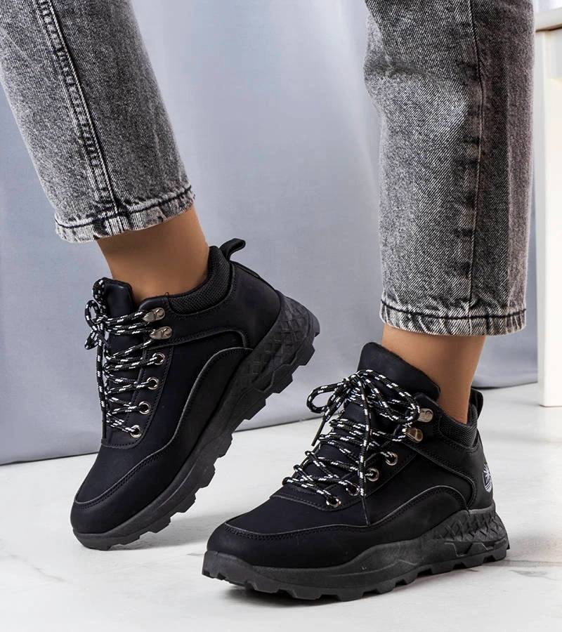 Czarne ocieplane trekkingi damskie