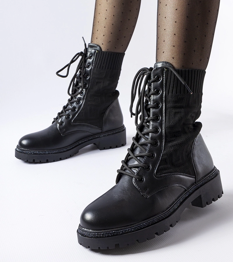 Czarne skarpetkowe botki zdobione cyrkoniami