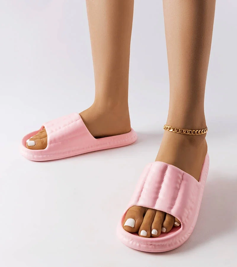 Różowe sportowe klapki