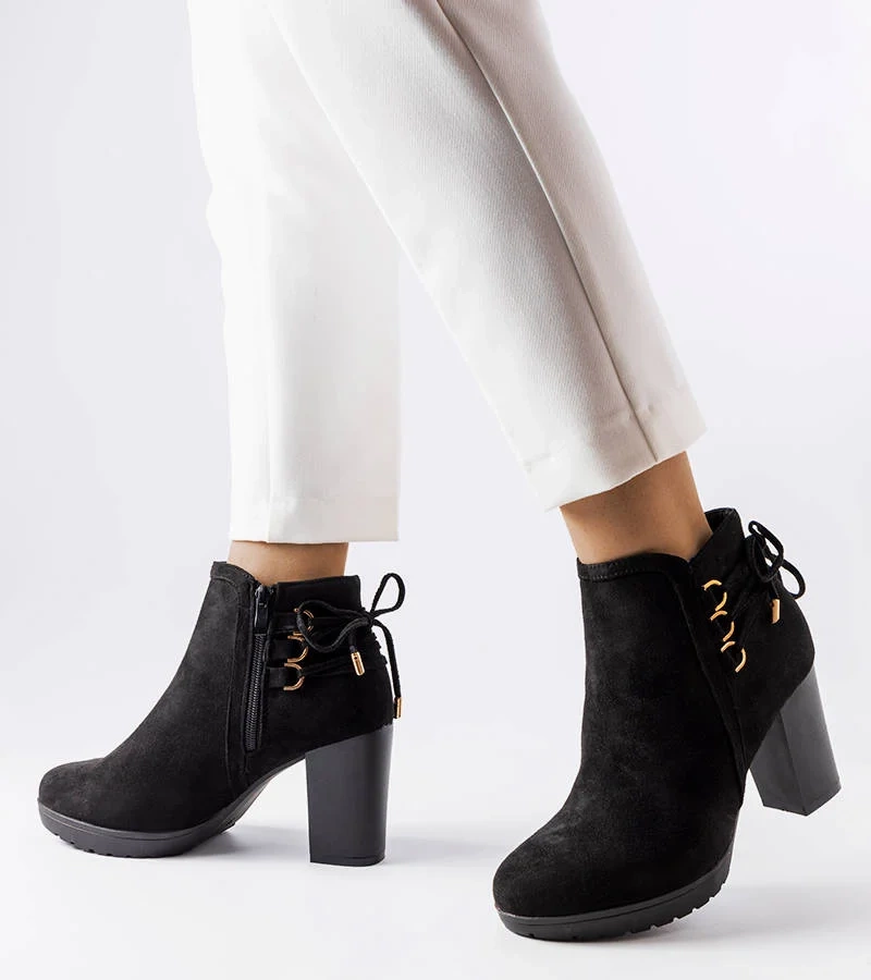 Czarne botki na obcasie eko zamsz