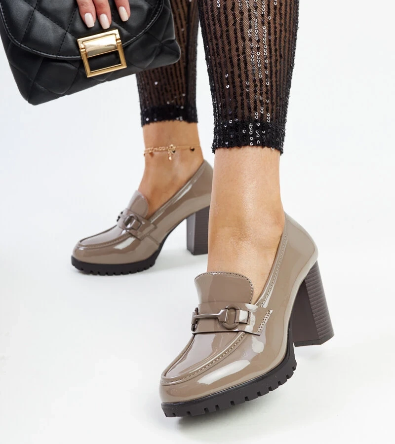 Szare lakierowane czółenka słupku