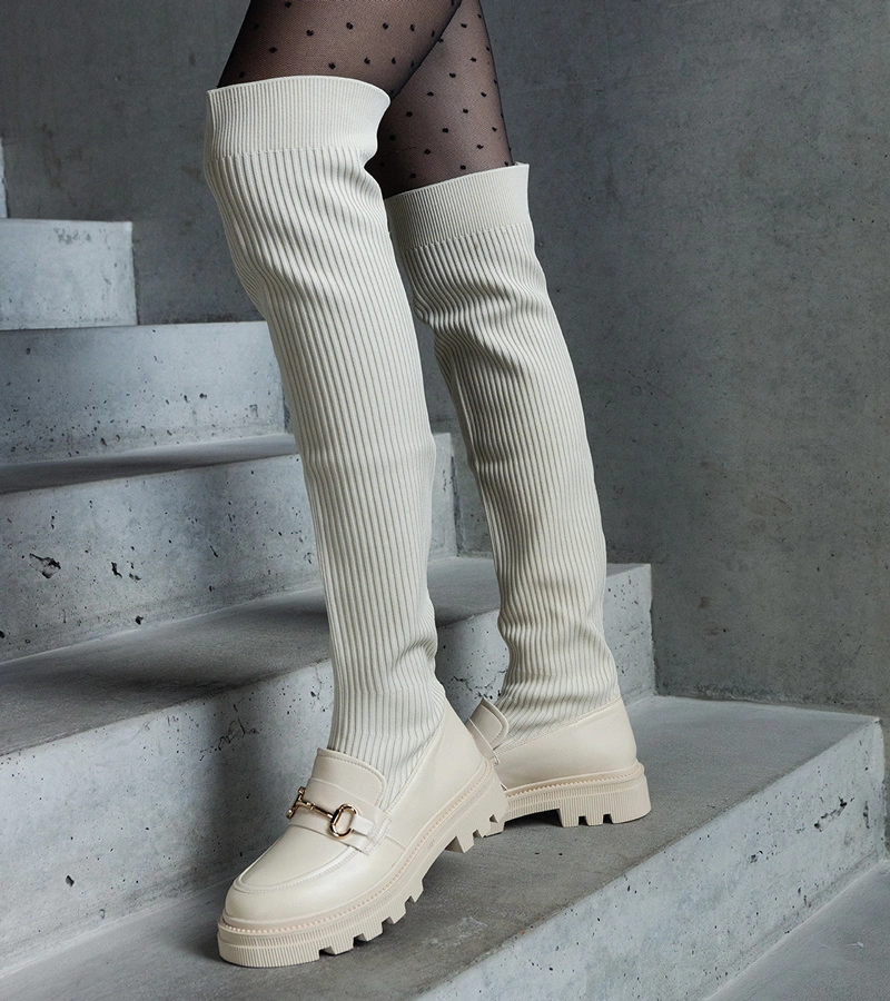 Hers Jasnobeżowe kozaki z elastyczną cholewką