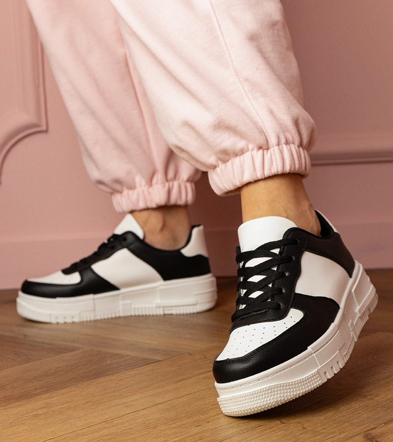 Hers Czarne sneakersy sportowe na platfotmie