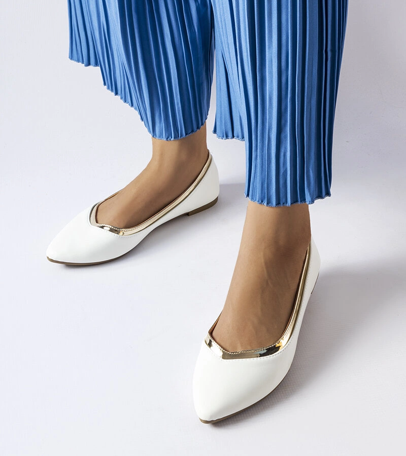 Białe balerinki ze szpiczastym noskiem