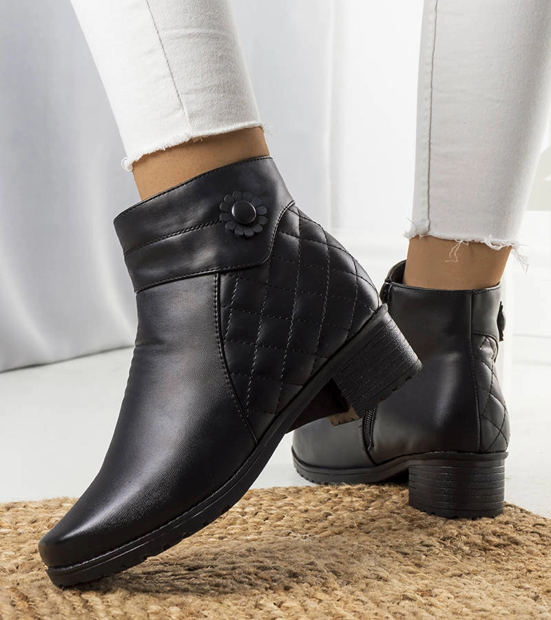 Czarne ocieplane botki