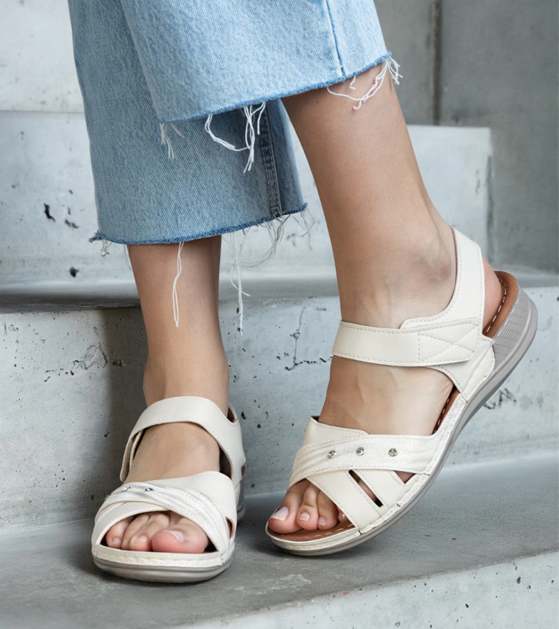 Beżowe sandały na platformie