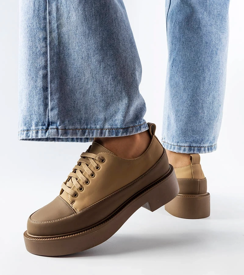 Półbuty brązowe na masywnej podeszwie