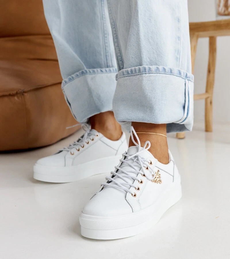 Białe skórzane sneakersy na grubej podeszwie