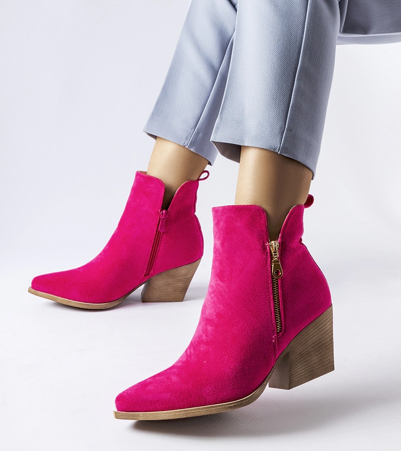 Różowe kowbojki zdobione suwakiem