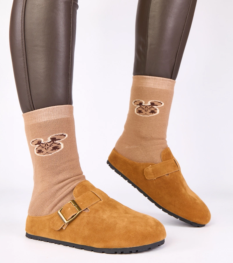 Hers Brązowe mule z ozdobną klamrą