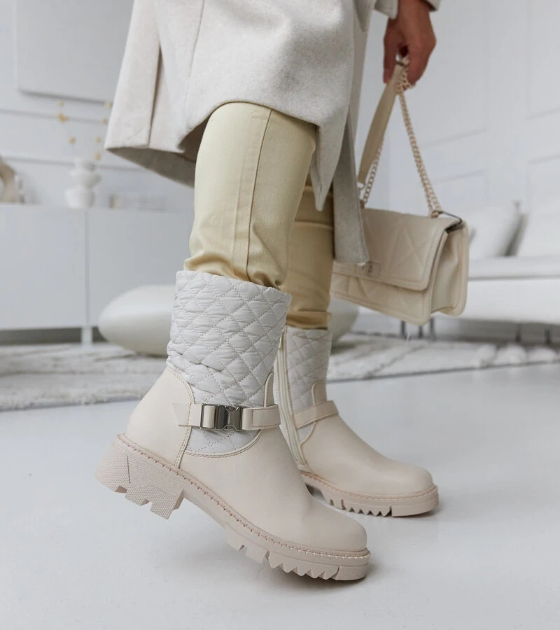 Beżowe botki z ozdobnym pikowaniem