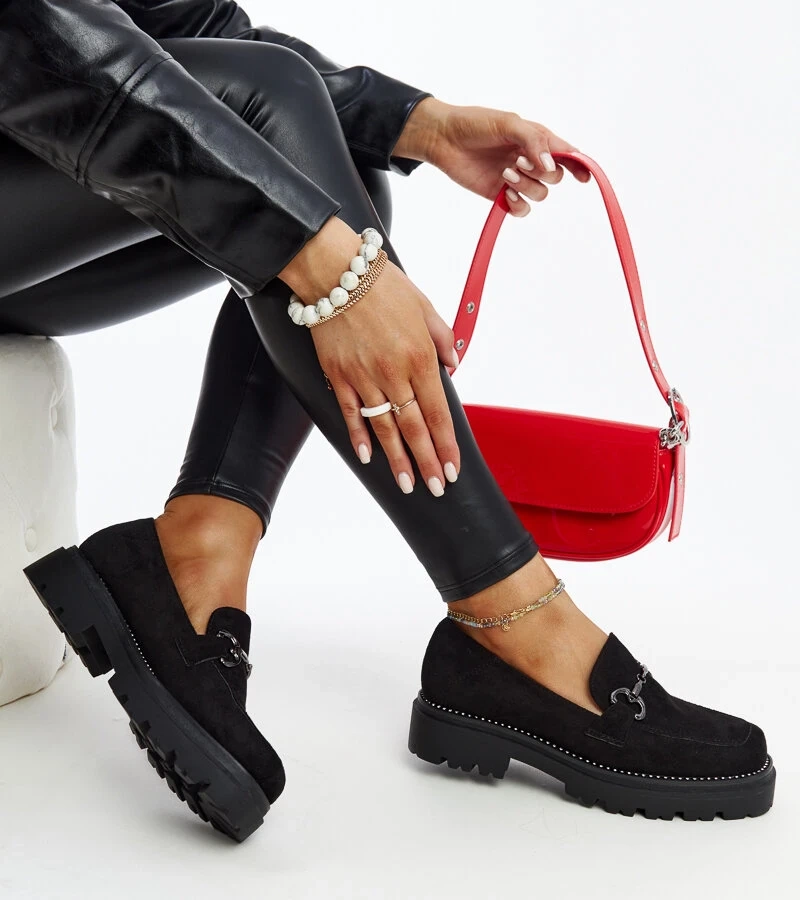 Czarne zamszowe półbuty ze skórzaną wkładką