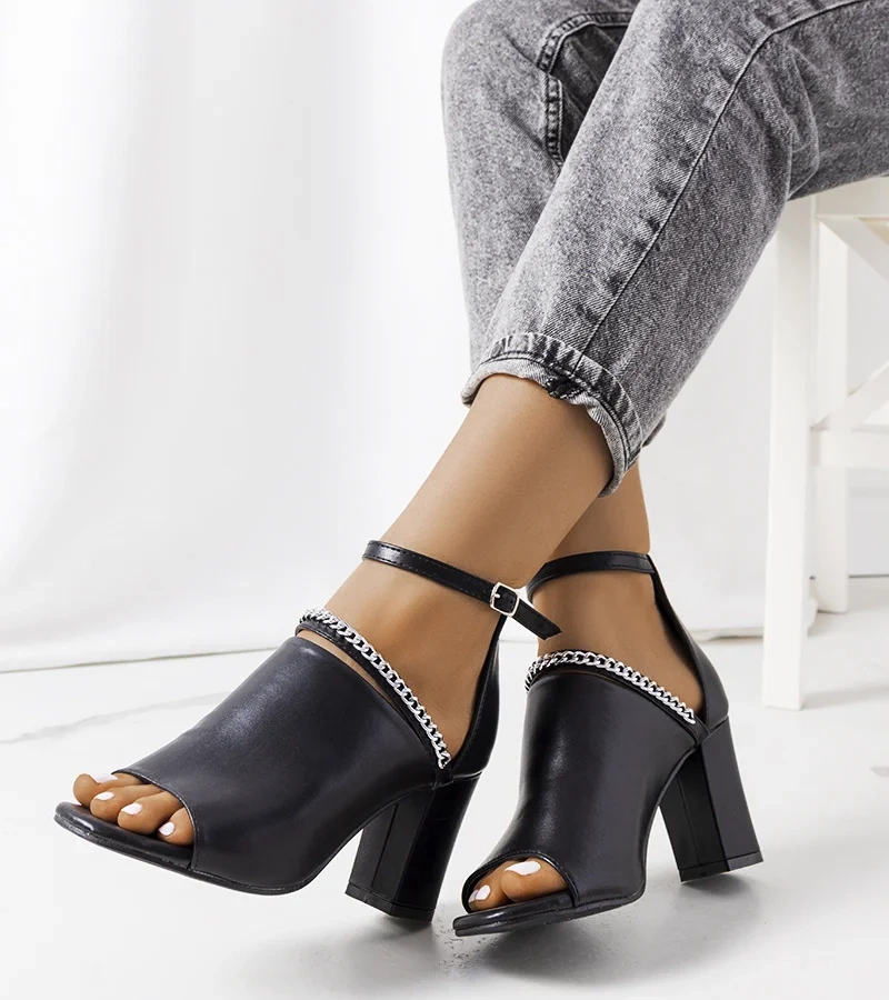 Sandałki z cholewką