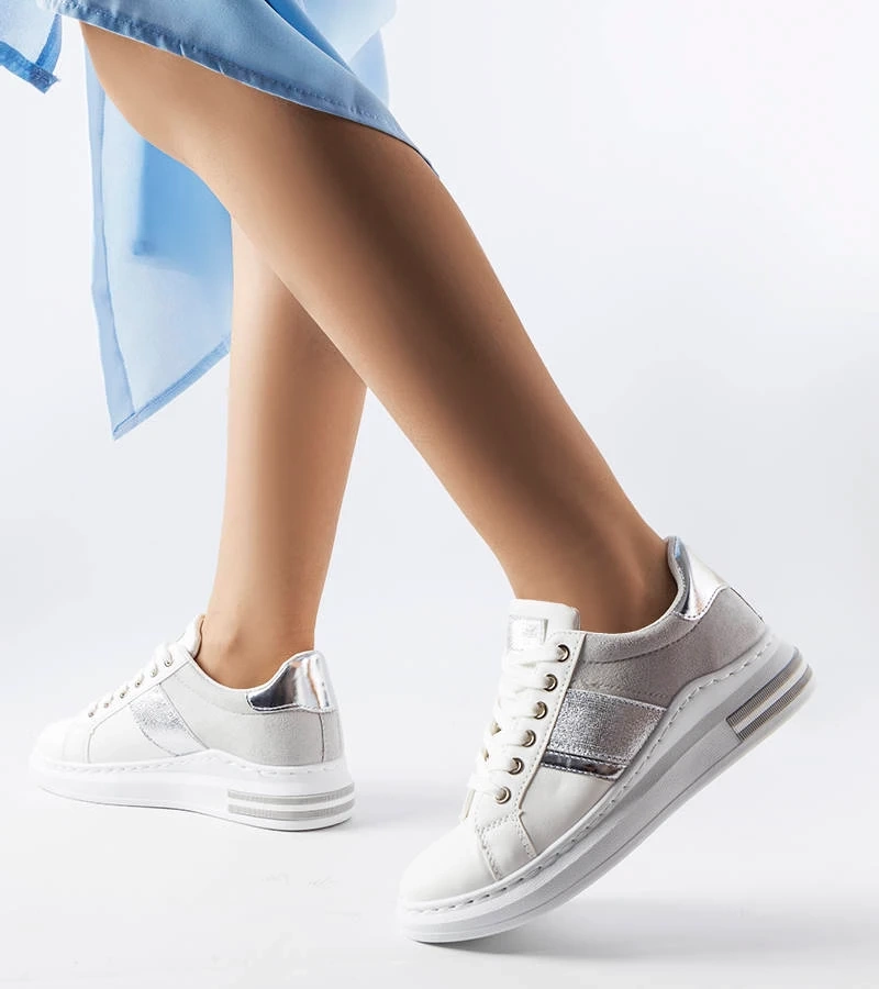 Białe sneakersy z łączonych materiałów