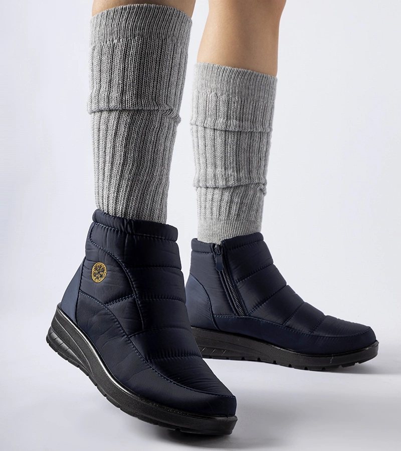 Granatowe śniegowce na niskiej koturnie