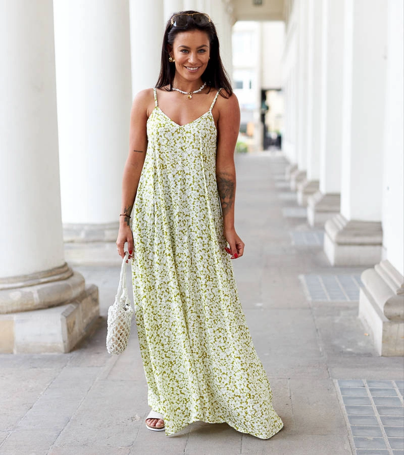 Zielona sukienka na ramiączkach o luźnym kroju