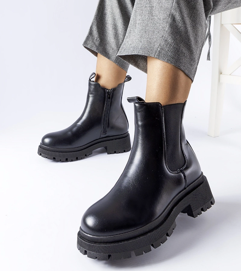 Czarne ocieplane klasyczne botki