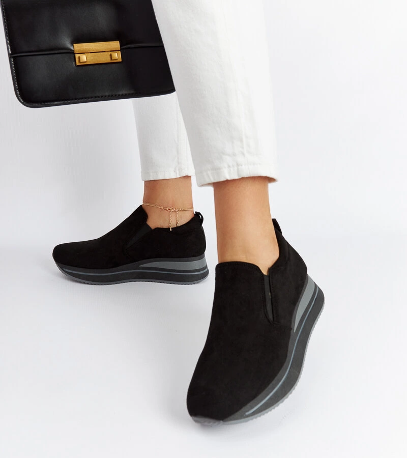 Czarne wsuwane sneakersy na platformie